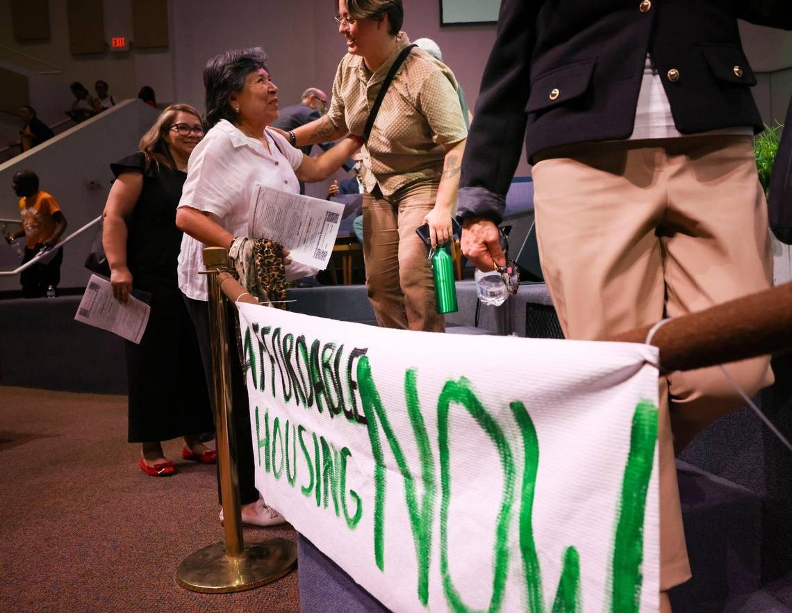 ’Rent is too damn high.’ Interfaith group demands action from Miami-Dade leaders